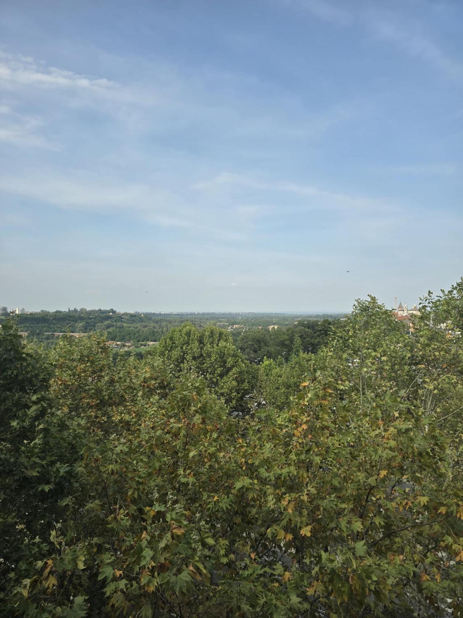 Modern Flat With A Stunning View In Cuneo Center Bagian luar foto